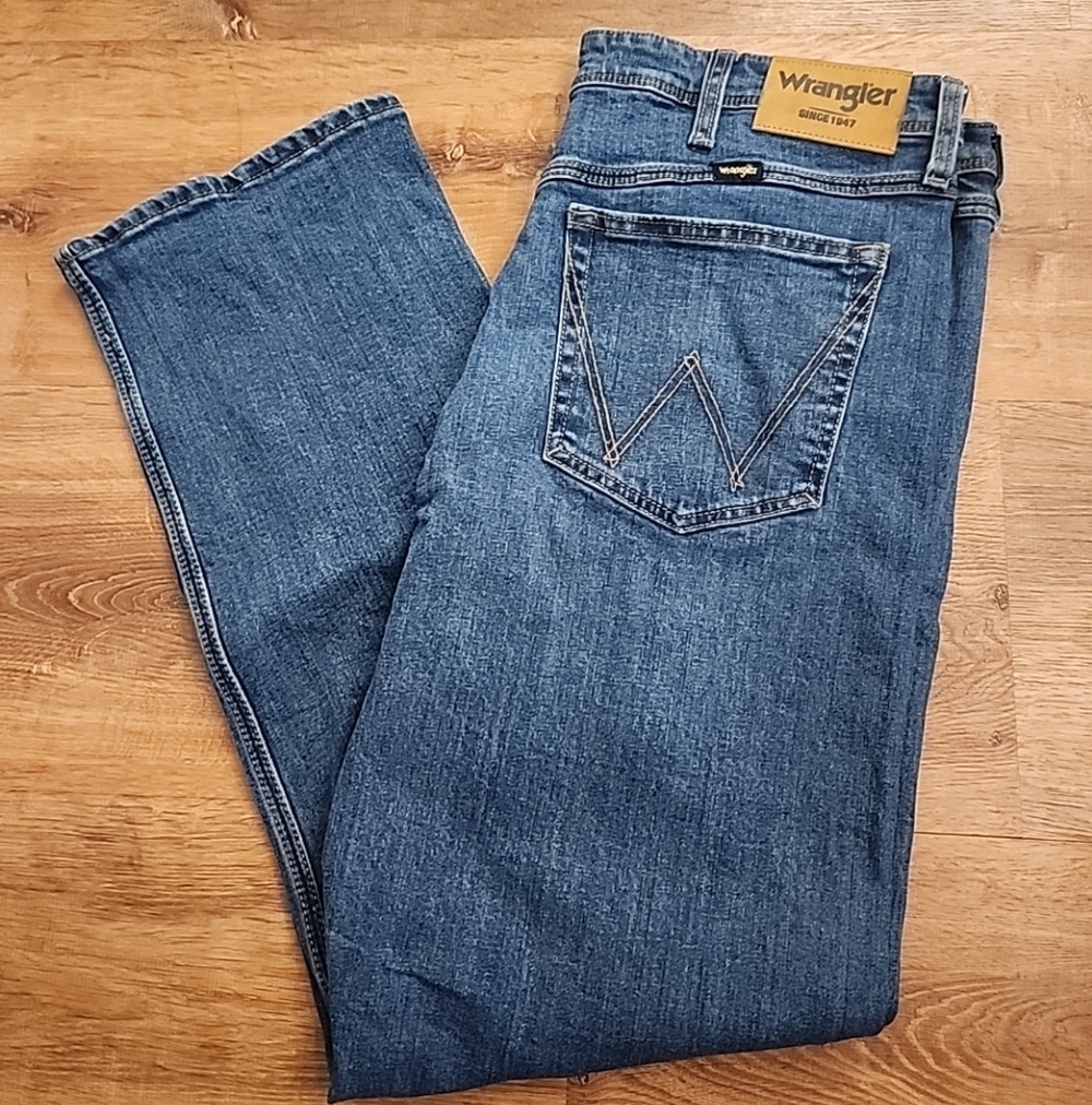Wrangler Regular Fit Medium Wash 5 Pocket Blue Jeans Men’s 34x30(29)